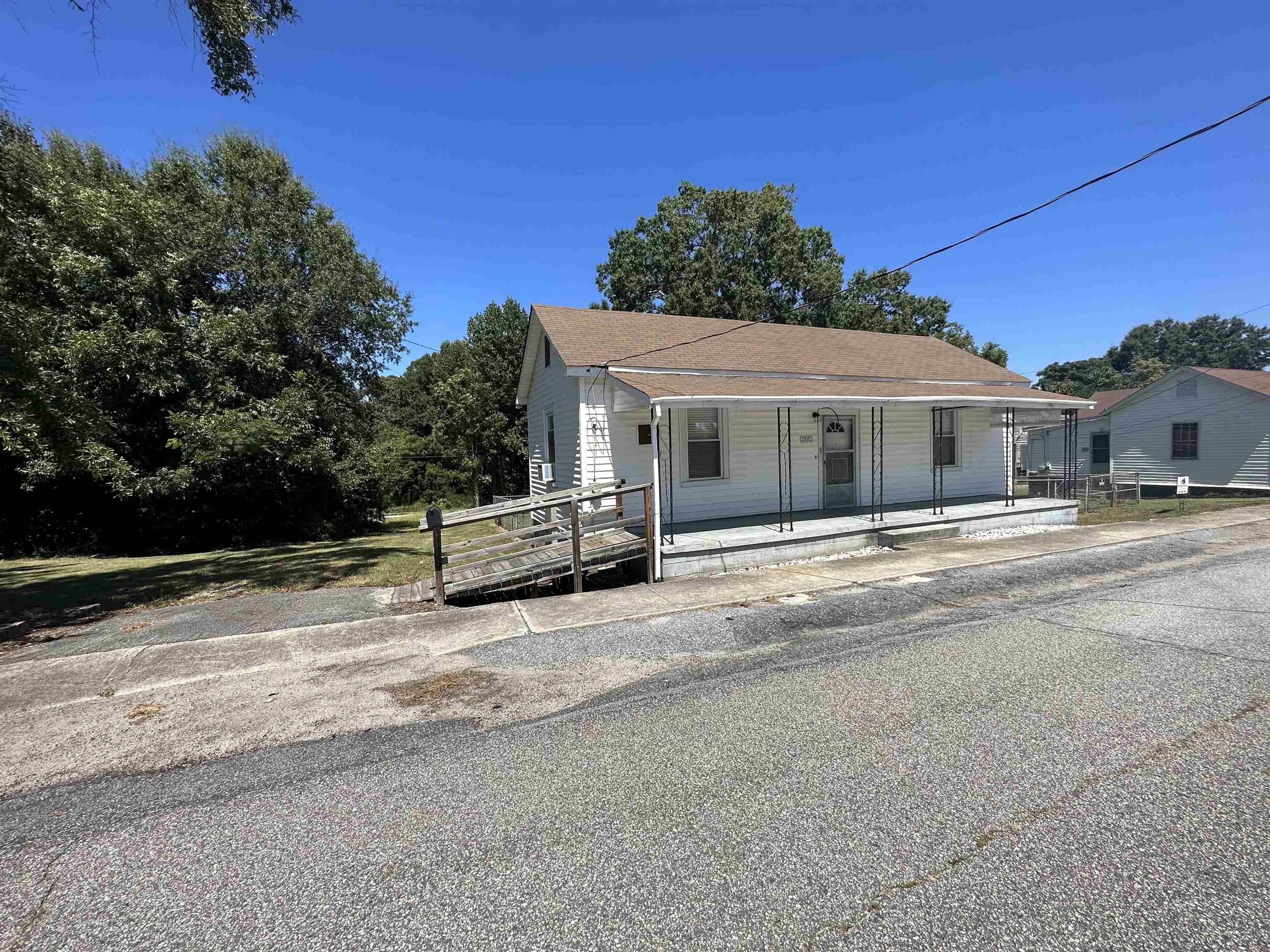 202 Spring Street Union, SC 29379 - Photo 6 of 22 Gallery Image 6