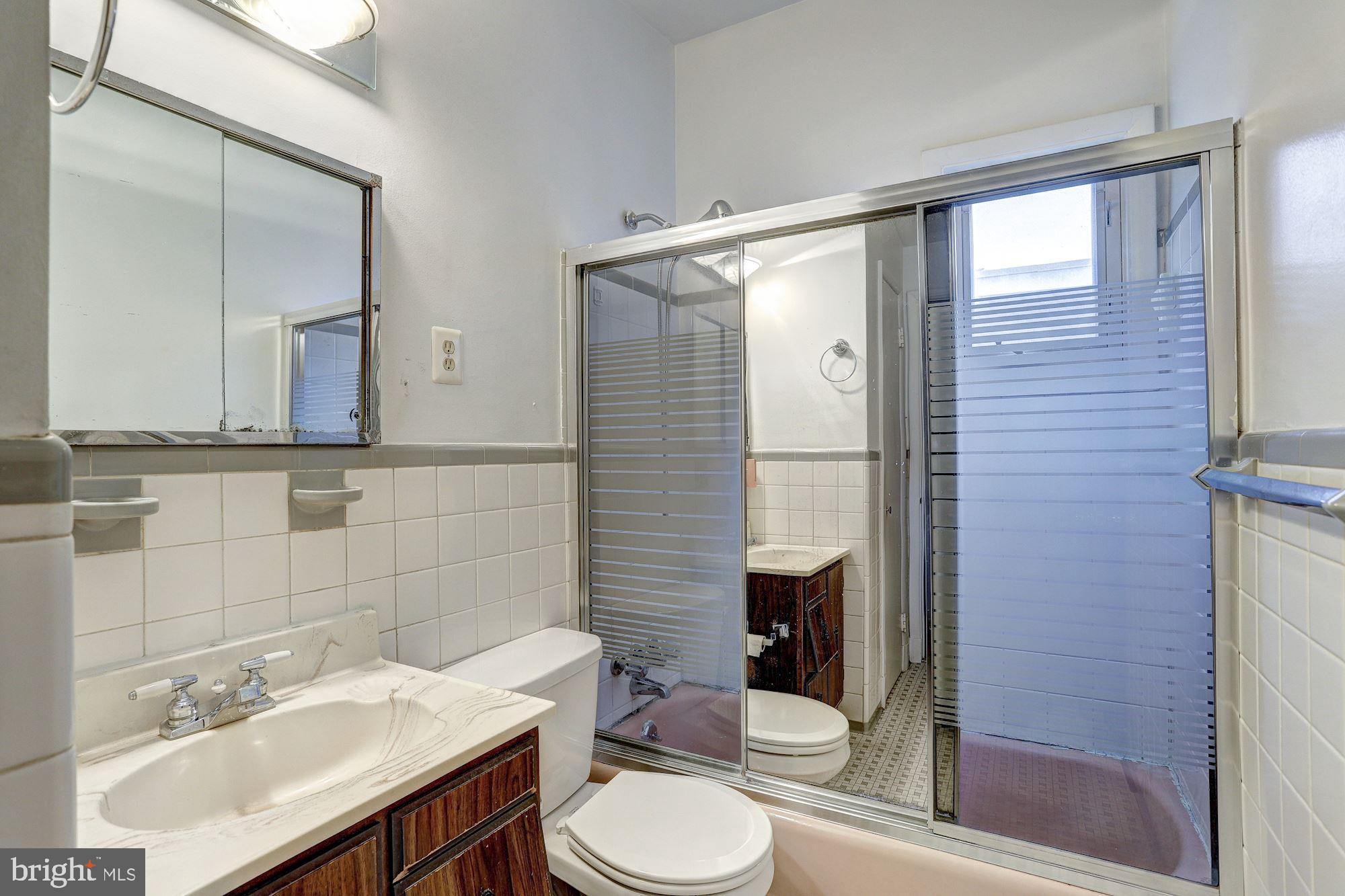 508 Upland Road Baltimore, MD 21208 - Photo 15 of 32 Full Bath