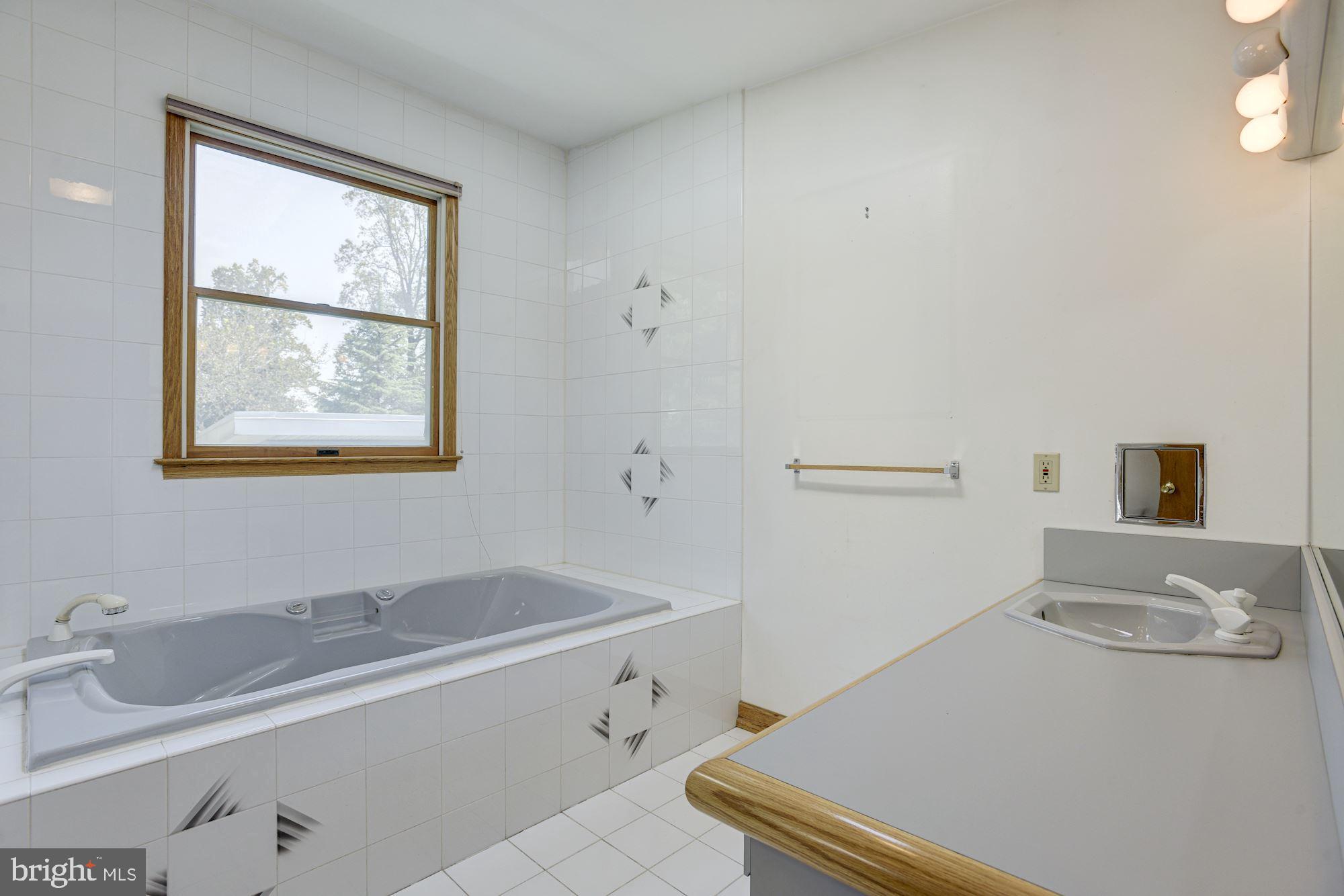 508 Upland Road Baltimore, MD 21208 - Photo 18 of 32 Full Bath