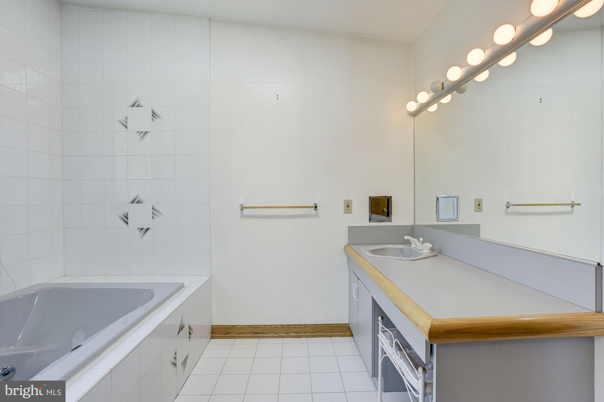 508 Upland Road Baltimore, MD 21208 - Photo 19 of 32 Full Bath