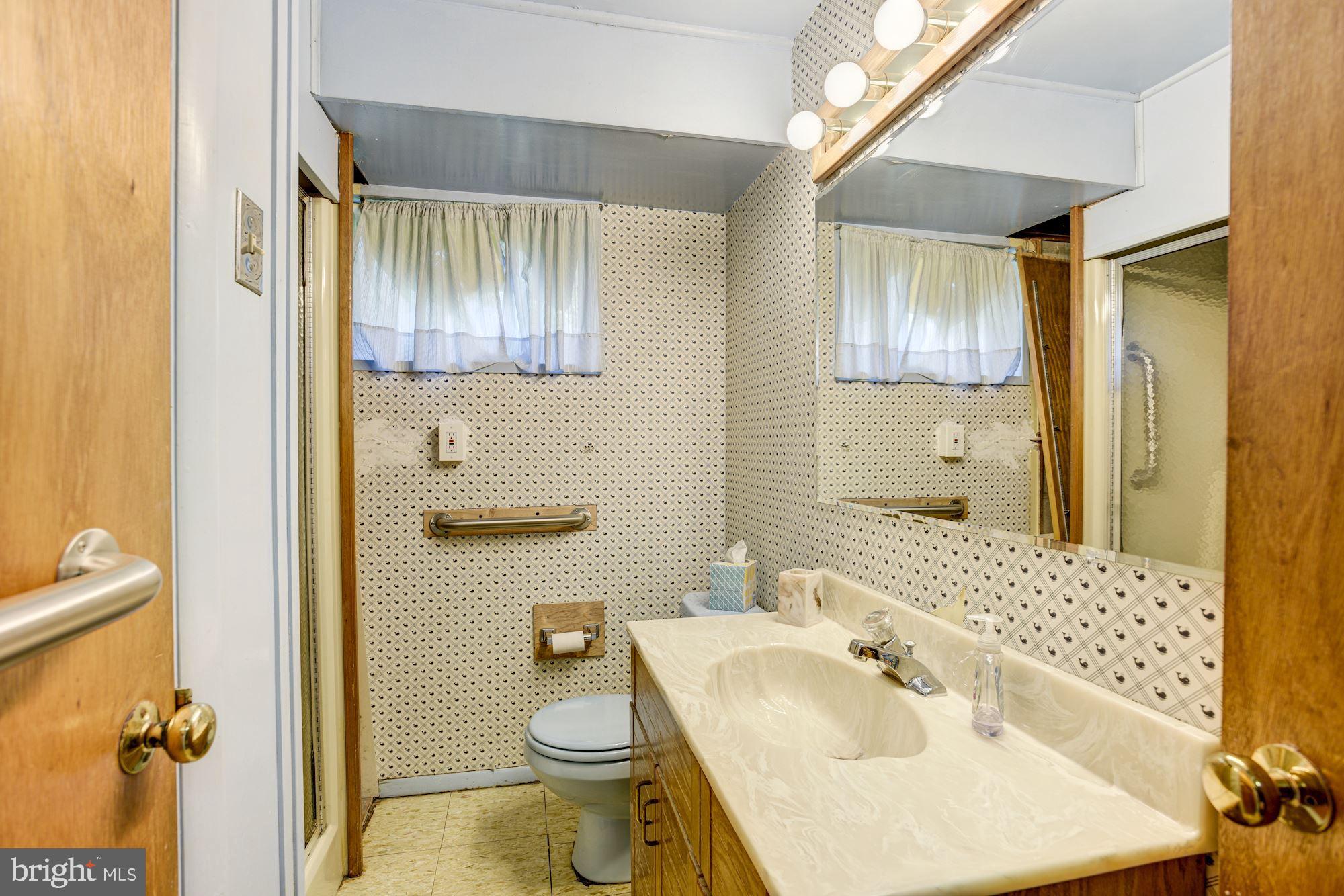 508 Upland Road Baltimore, MD 21208 - Photo 23 of 32 Full Bath