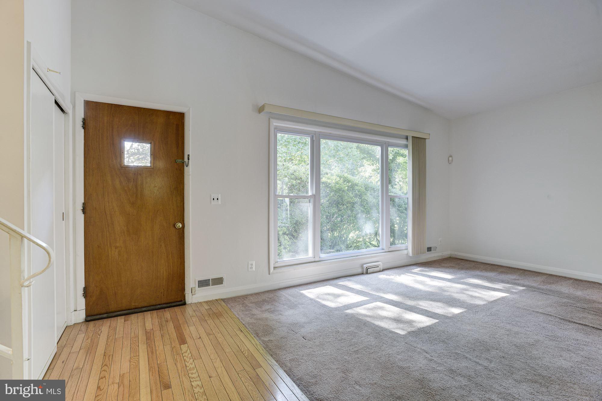 508 Upland Road Baltimore, MD 21208 - Photo 5 of 32 Foyer