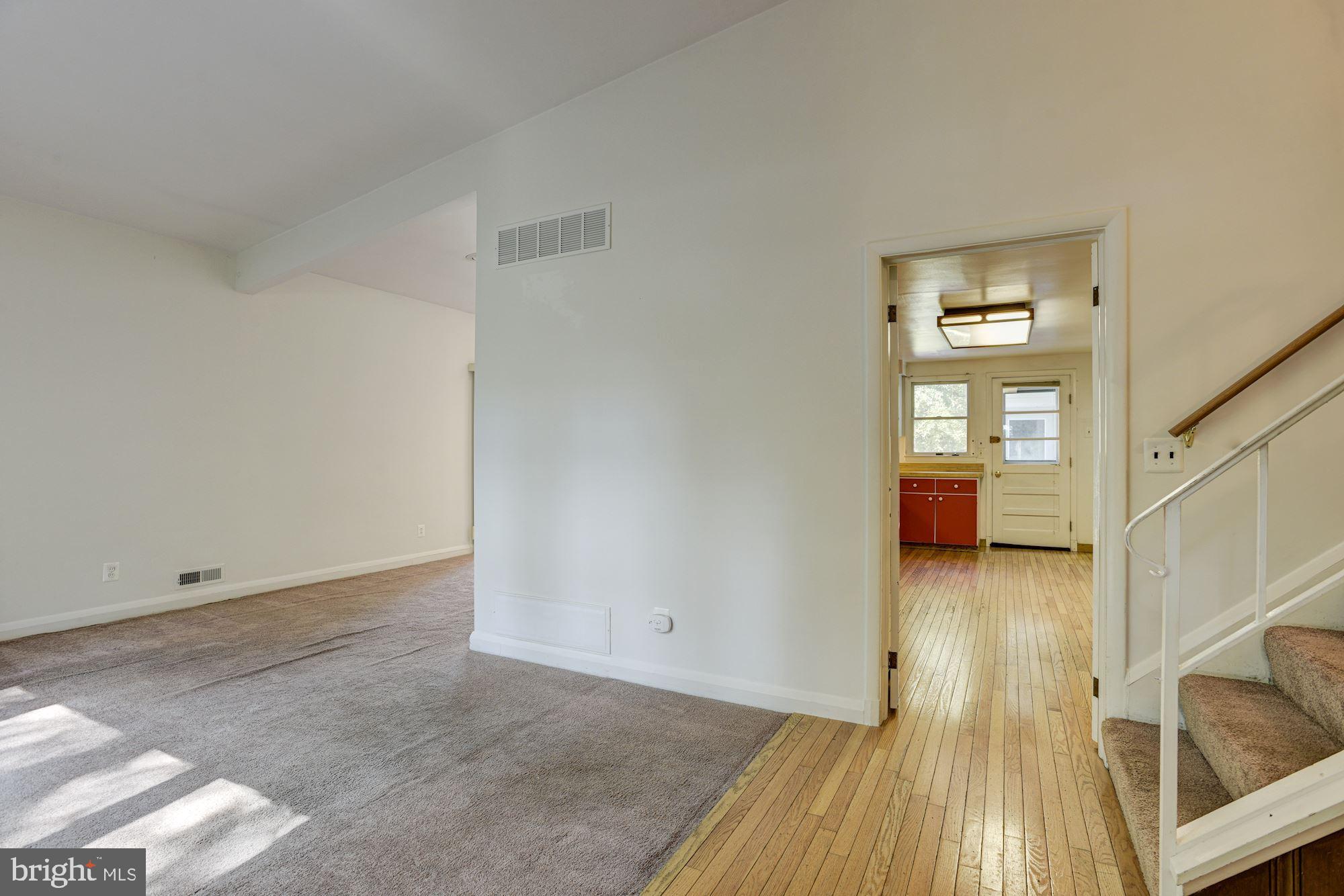 508 Upland Road Baltimore, MD 21208 - Photo 7 of 32 Living Room