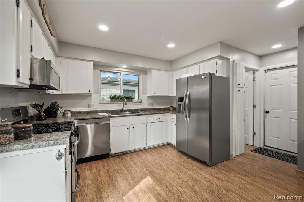 44211 Brandywyne Road Canton, MI 48187 - Photo 13 of 30 Gallery Image 13