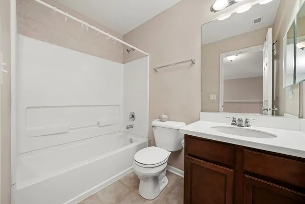 $2,255 | 485 South Jade Lane, Round Lake, IL 60073