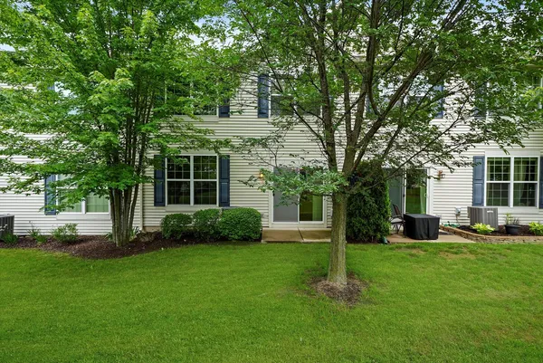 $2,255 | 485 South Jade Lane, Round Lake, IL 60073