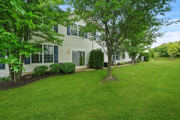 $2,255 | 485 South Jade Lane, Round Lake, IL 60073