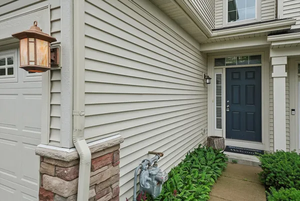 $2,255 | 485 South Jade Lane, Round Lake, IL 60073