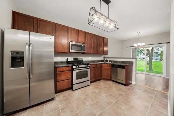 $2,255 | 485 South Jade Lane, Round Lake, IL 60073