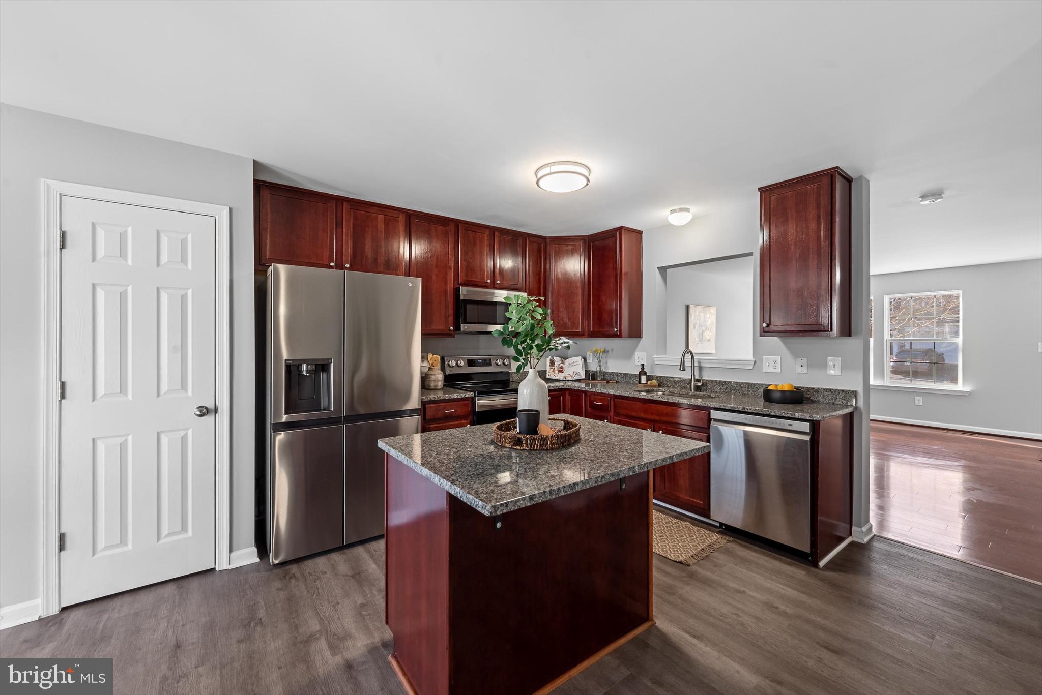 New applieances & granite counters