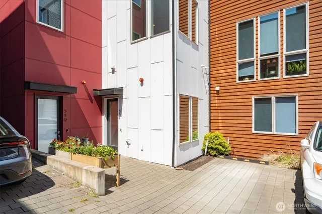 $783,000 | 551 28th Avenue, Seattle, WA 98122