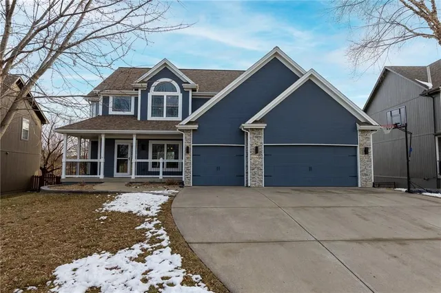 $585,000 | 17811 Greyhawke Ridge Drive, Smithville, MO 64089