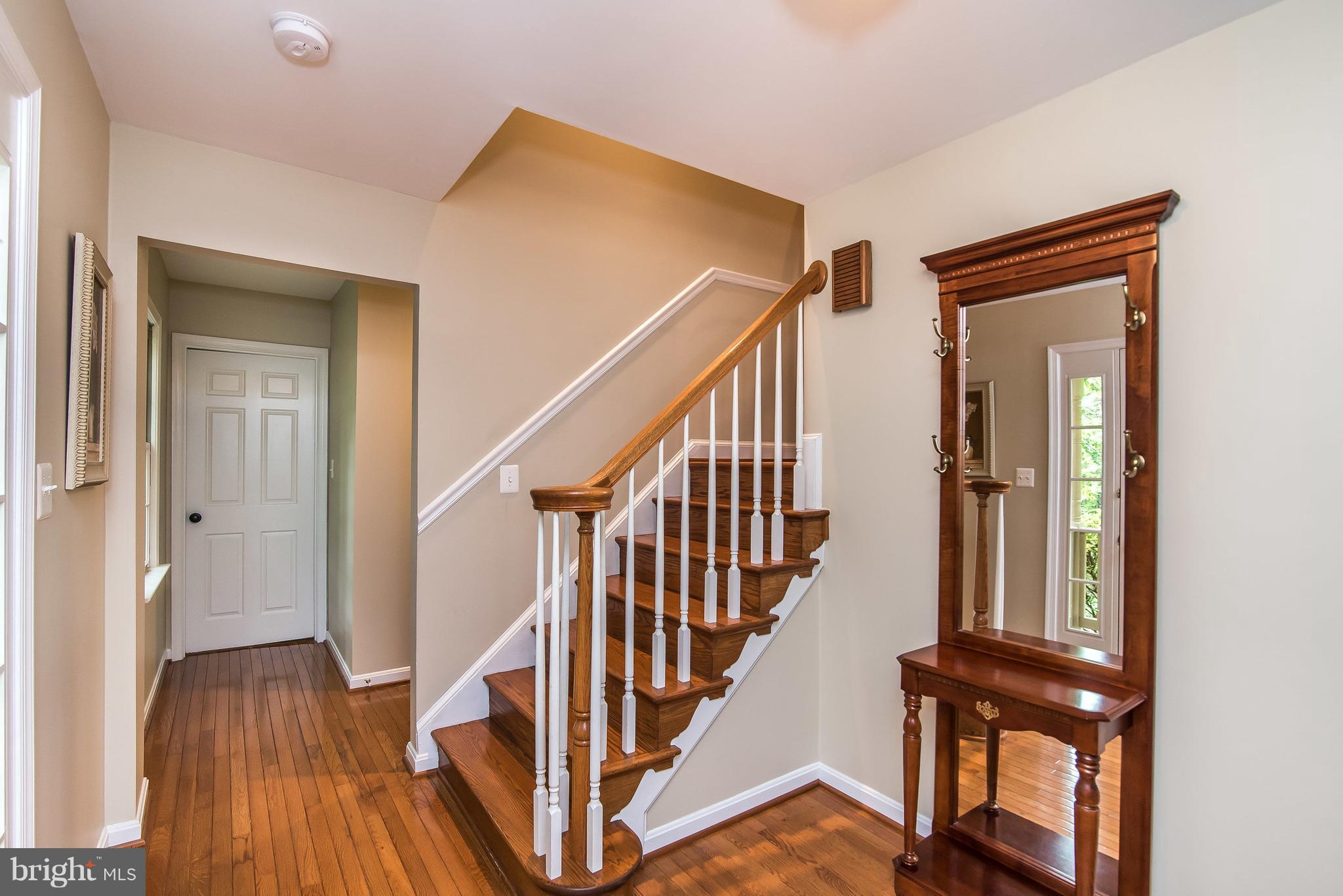 3190 Rolling Road Edgewater, MD 21037 - Photo 5 of 30 Inviting Foyer!