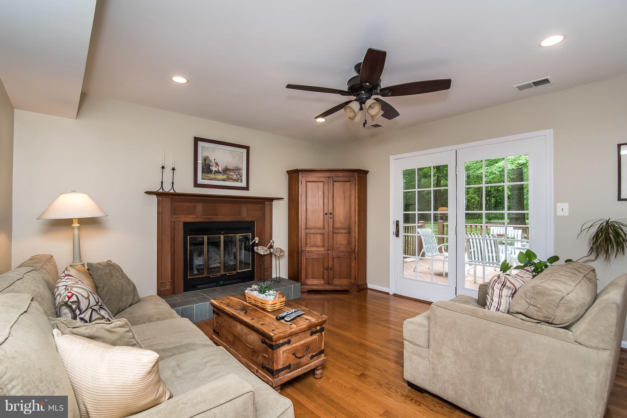 3190 Rolling Road Edgewater, MD 21037 - Photo 6 of 30 Cozy Family Room w/hardwood fireplace !