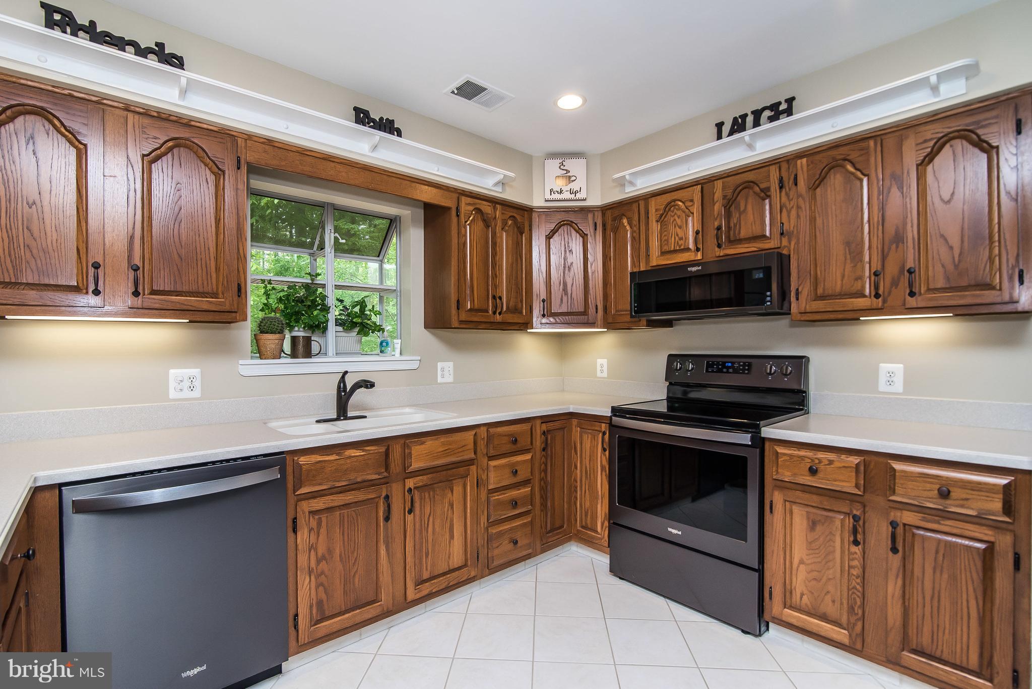 3190 Rolling Road Edgewater, MD 21037 - Photo 8 of 30 Fabulous new Black Stainless Steel Appliances