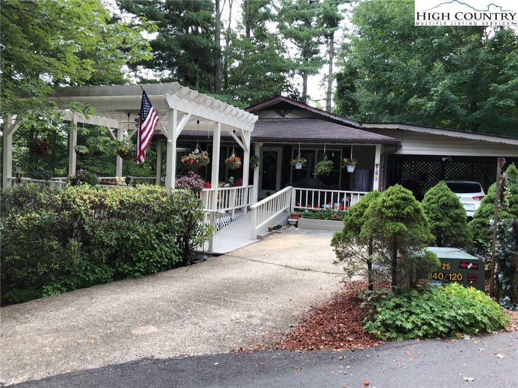 150 Spruce Pine Road Newland, NC 28657 - Photo 3 of 20 Gallery Image 3