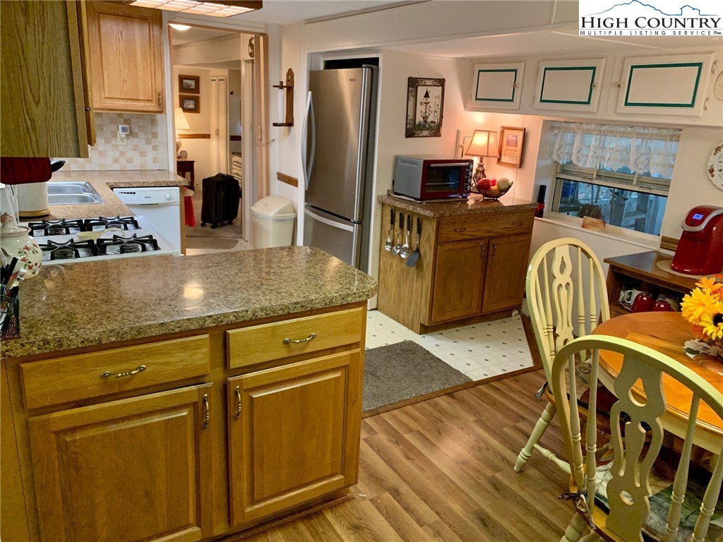 150 Spruce Pine Road Newland, NC 28657 - Photo 8 of 20 Gallery Image 8