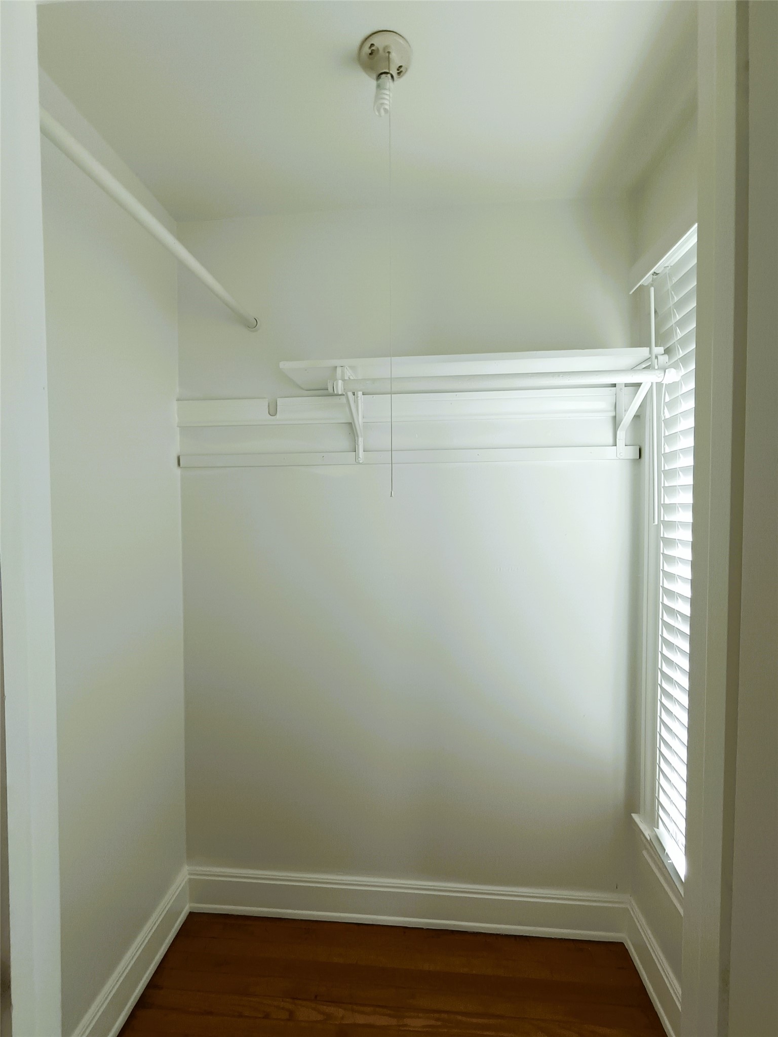 6906 Van Etten Street Houston, TX 77021 - Photo 20 of 30 This is Bedroom 2 closet 2/little nook space