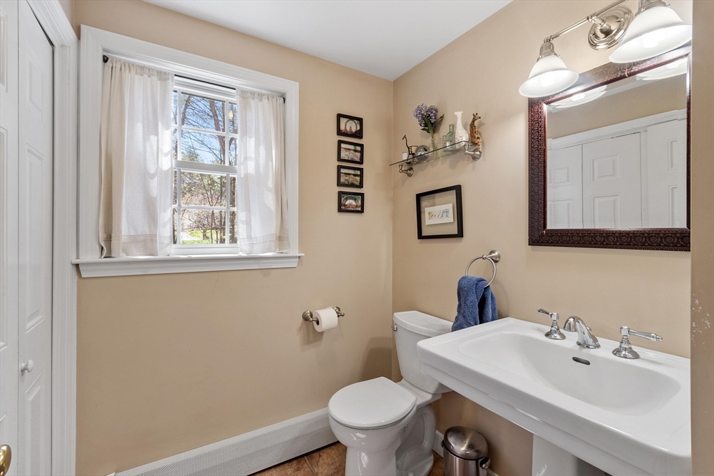 112 Stonecleave Road North Andover, MA 01845 - Photo 21 of 38 Gallery Image 21