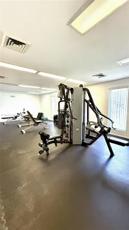 $2,000 | 4174 Inverrary Drive, Unit 402, Lauderhill, FL 33319