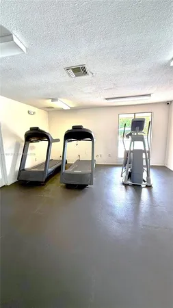 $2,000 | 4174 Inverrary Drive, Unit 402, Lauderhill, FL 33319