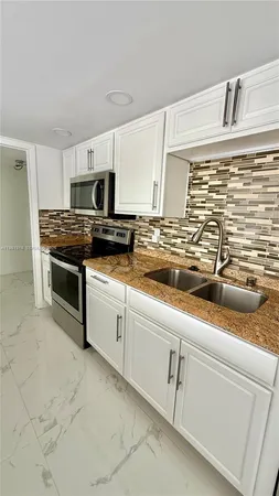 $2,000 | 4174 Inverrary Drive, Unit 402, Lauderhill, FL 33319