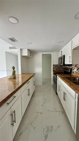 $2,000 | 4174 Inverrary Drive, Unit 402, Lauderhill, FL 33319