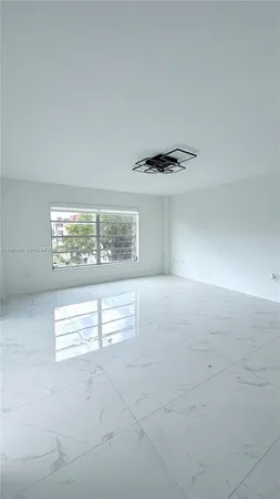 $2,000 | 4174 Inverrary Drive, Unit 402, Lauderhill, FL 33319