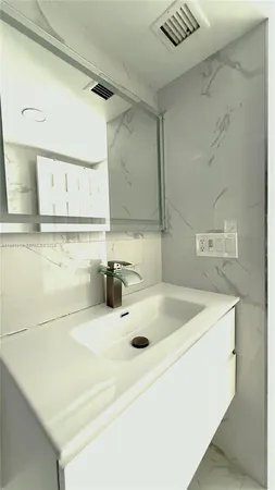 $2,000 | 4174 Inverrary Drive, Unit 402, Lauderhill, FL 33319