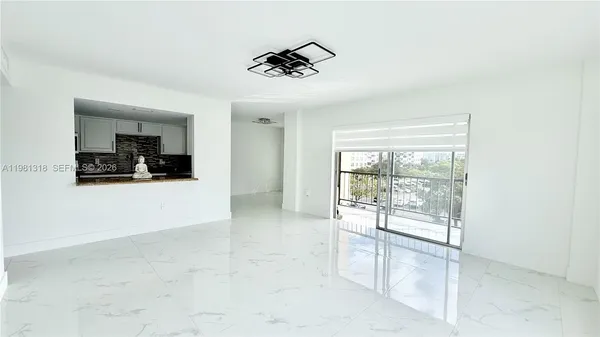 $2,000 | 4174 Inverrary Drive, Unit 402, Lauderhill, FL 33319