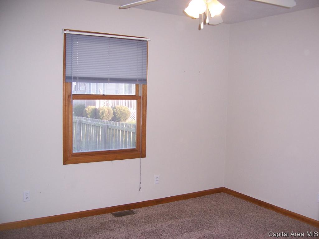 2832 Cronin Drive Springfield, IL 62711 - Photo 8 of 20