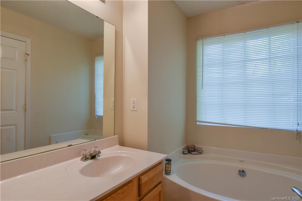 3260 Barons Court Road Charlotte, NC 28213 - Photo 14 of 21