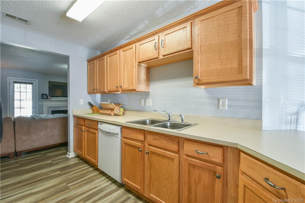 3260 Barons Court Road Charlotte, NC 28213 - Photo 5 of 21