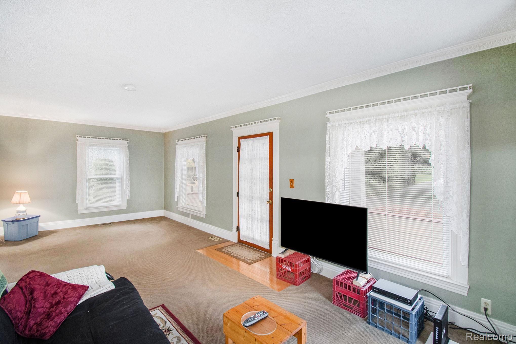 124 Turner Street Romeo, MI 48065 - Photo 4 of 25 200930-Desk-124-Turner-St_2.jpg