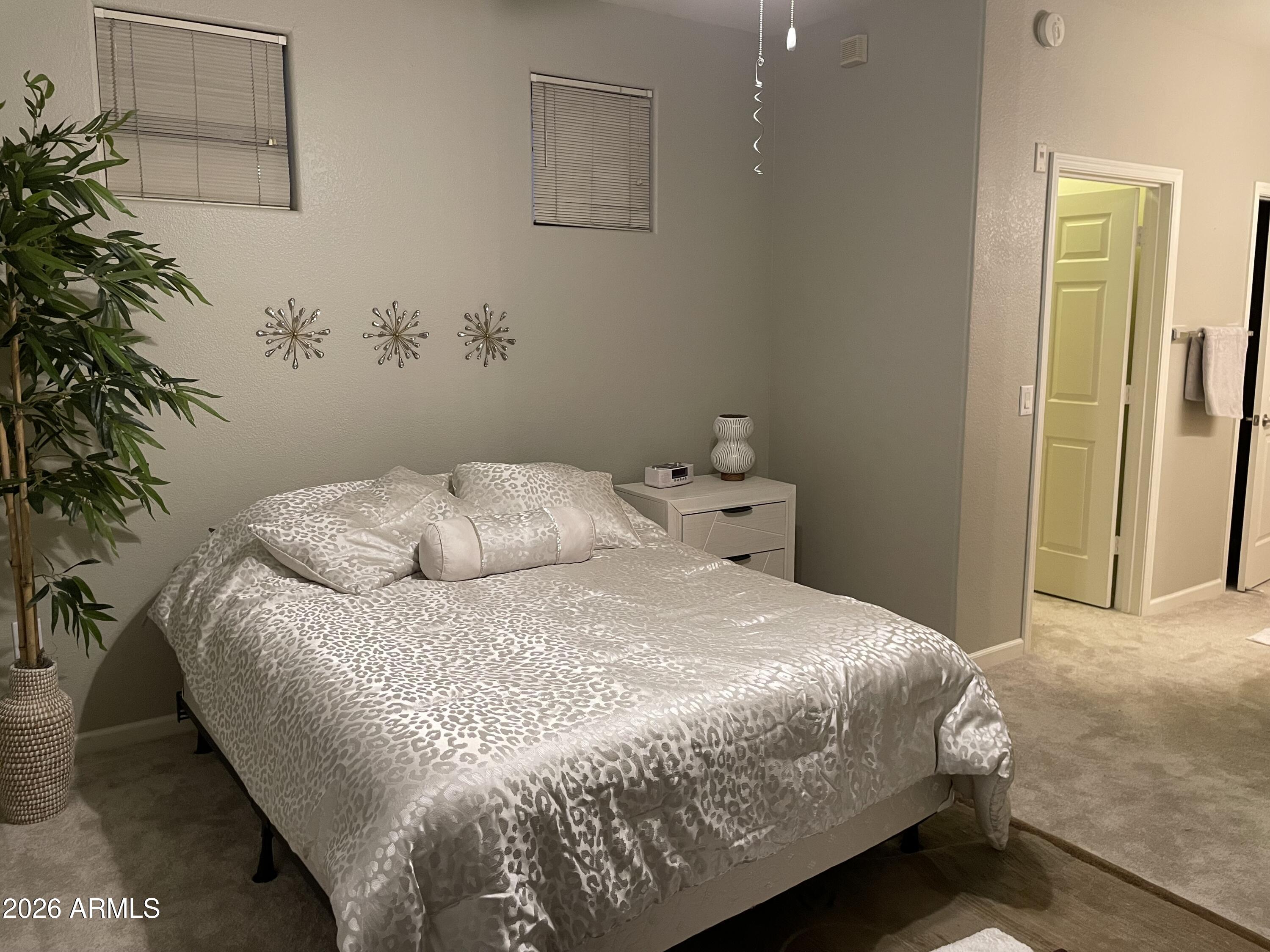5303 North 7th Street, Unit 113 Phoenix, AZ 85014 - Photo 18 of 21 a bedroom with a bed and a potted plant