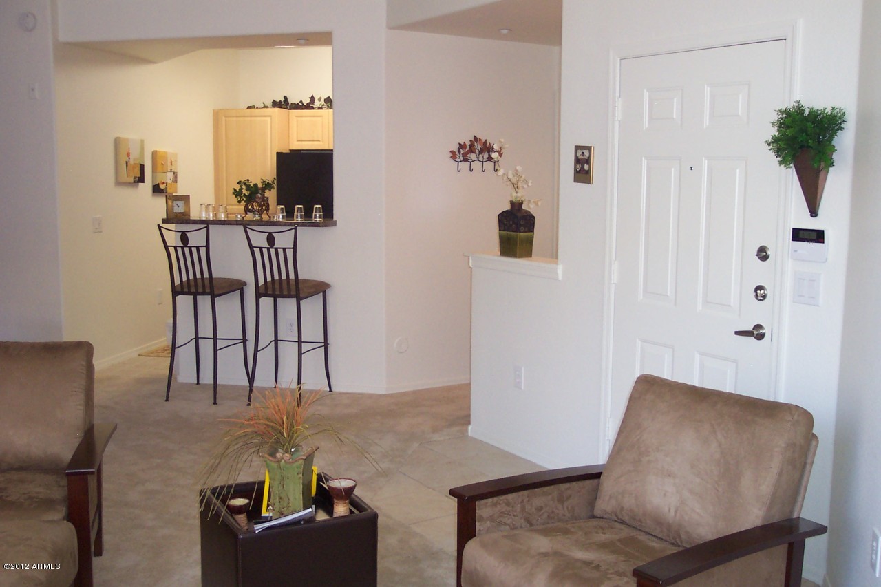 5303 North 7th Street, Unit 113 Phoenix, AZ 85014 - Photo 4 of 21 a living room with furniture and a potted plant