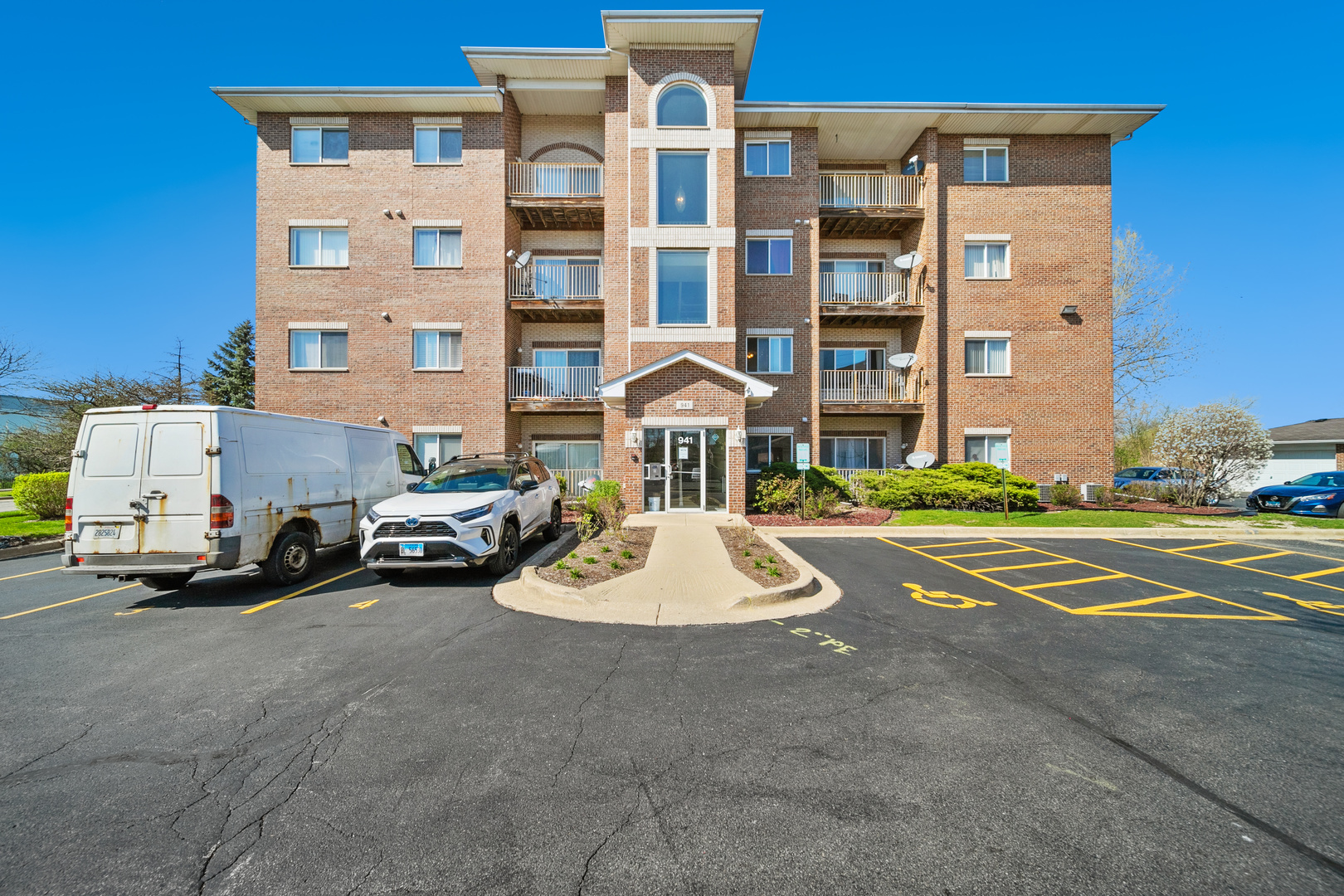 941 North Swift Road, Unit 104 Addison, IL 60101 - Photo 1 of 43 Gallery Image 1