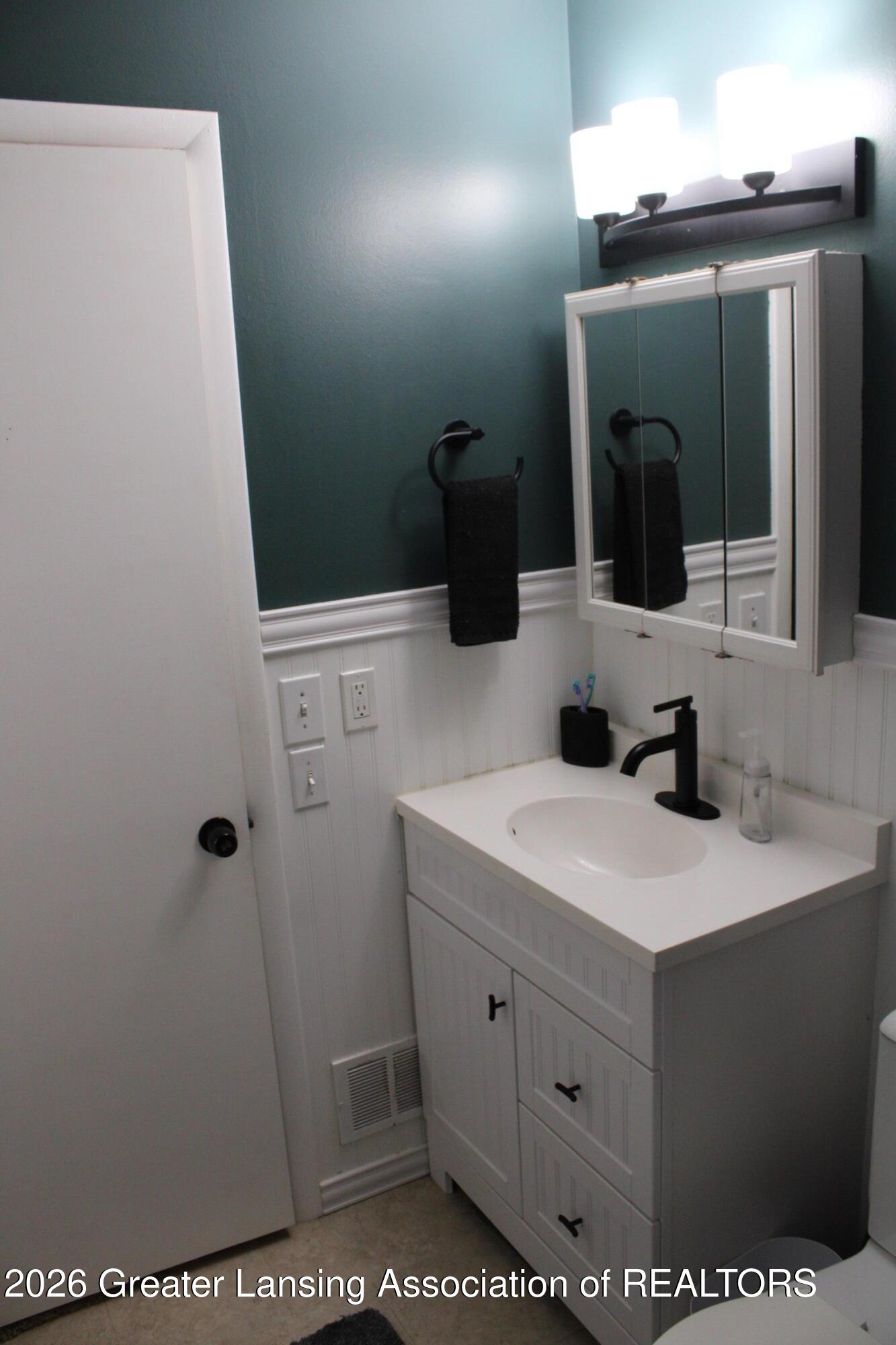 3221 Sunnylane Lansing, MI 48906 - Photo 10 of 20 IMG_8482