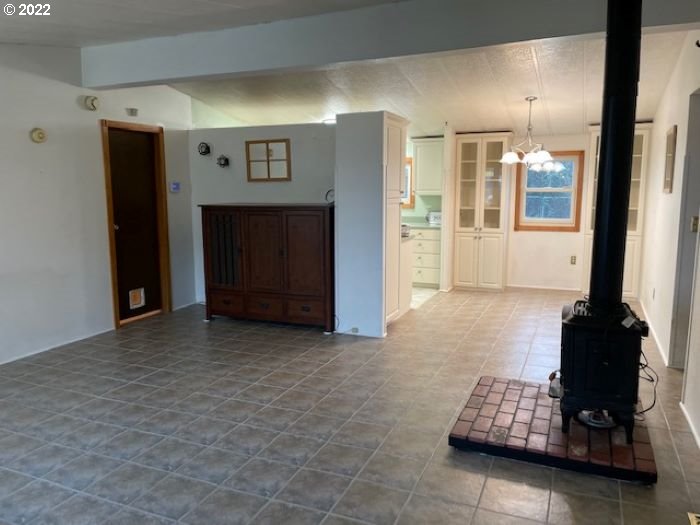 8792 Portland Road Northeast Salem, OR 97305 - Photo 2 of 14 Gallery Image 2