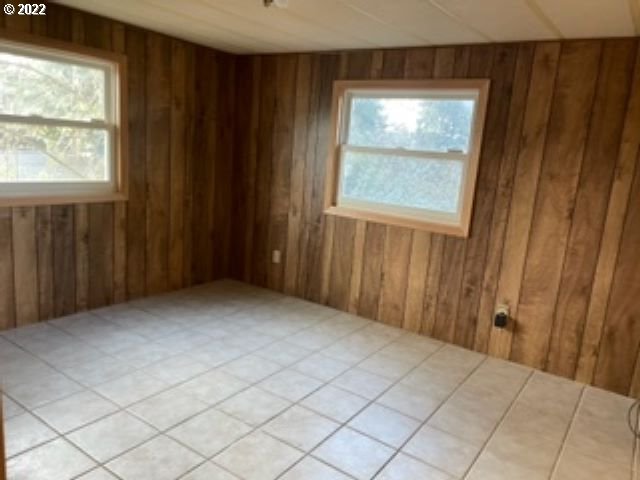 8792 Portland Road Northeast Salem, OR 97305 - Photo 4 of 14 Gallery Image 4