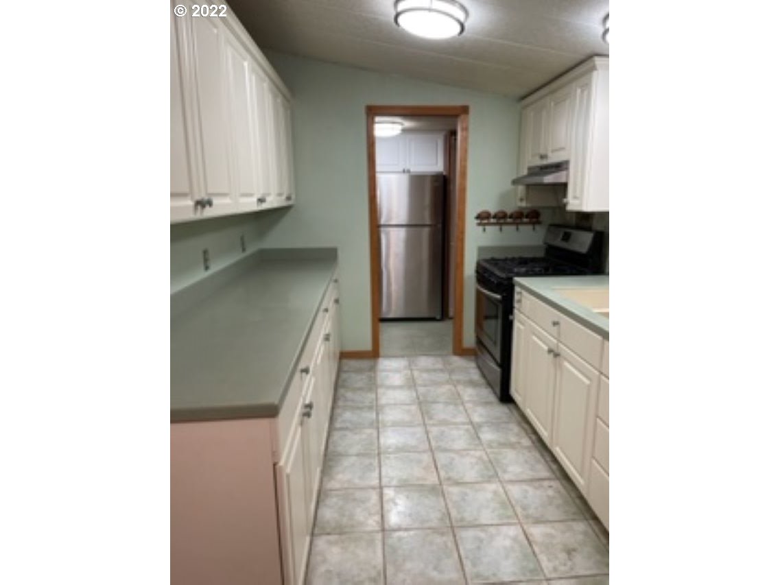 8792 Portland Road Northeast Salem, OR 97305 - Photo 5 of 14 Gallery Image 5