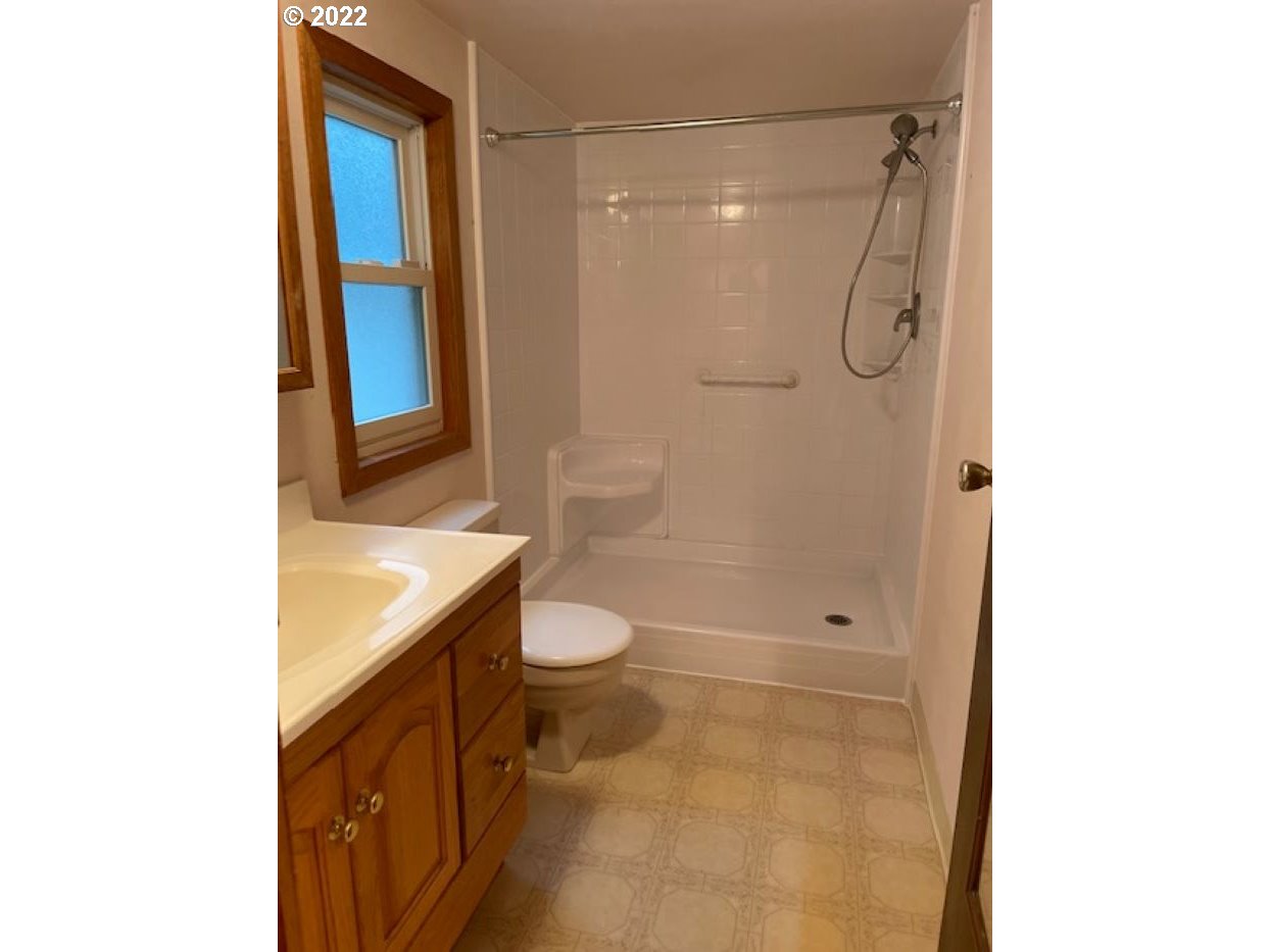 8792 Portland Road Northeast Salem, OR 97305 - Photo 8 of 14 Gallery Image 8