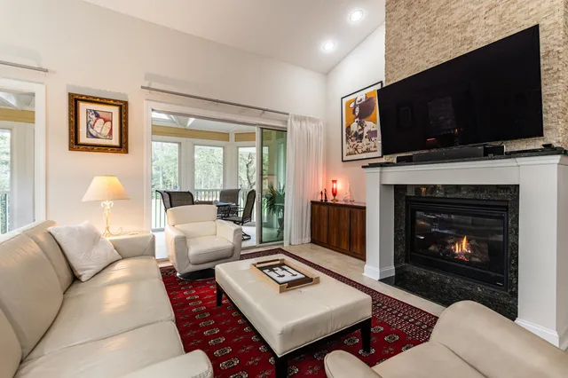 a view of a livingroom with furniture window and outside view