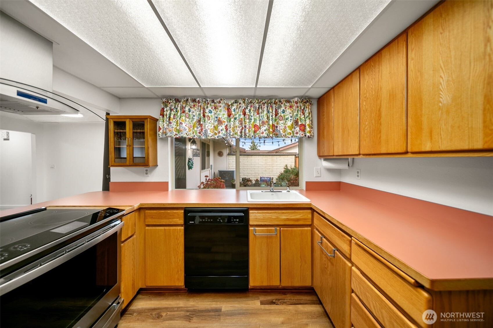 300 South Elliott Avenue, Unit 29 Wenatchee, WA 98801 - Photo 14 of 36 a kitchen with a sink stove and cabinets