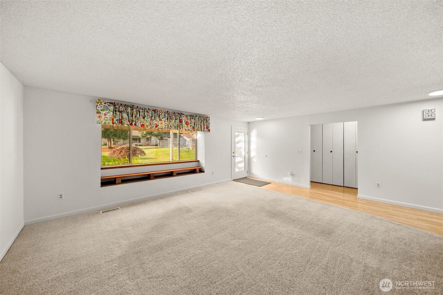 300 South Elliott Avenue, Unit 29 Wenatchee, WA 98801 - Photo 7 of 36 a view of an empty room with window