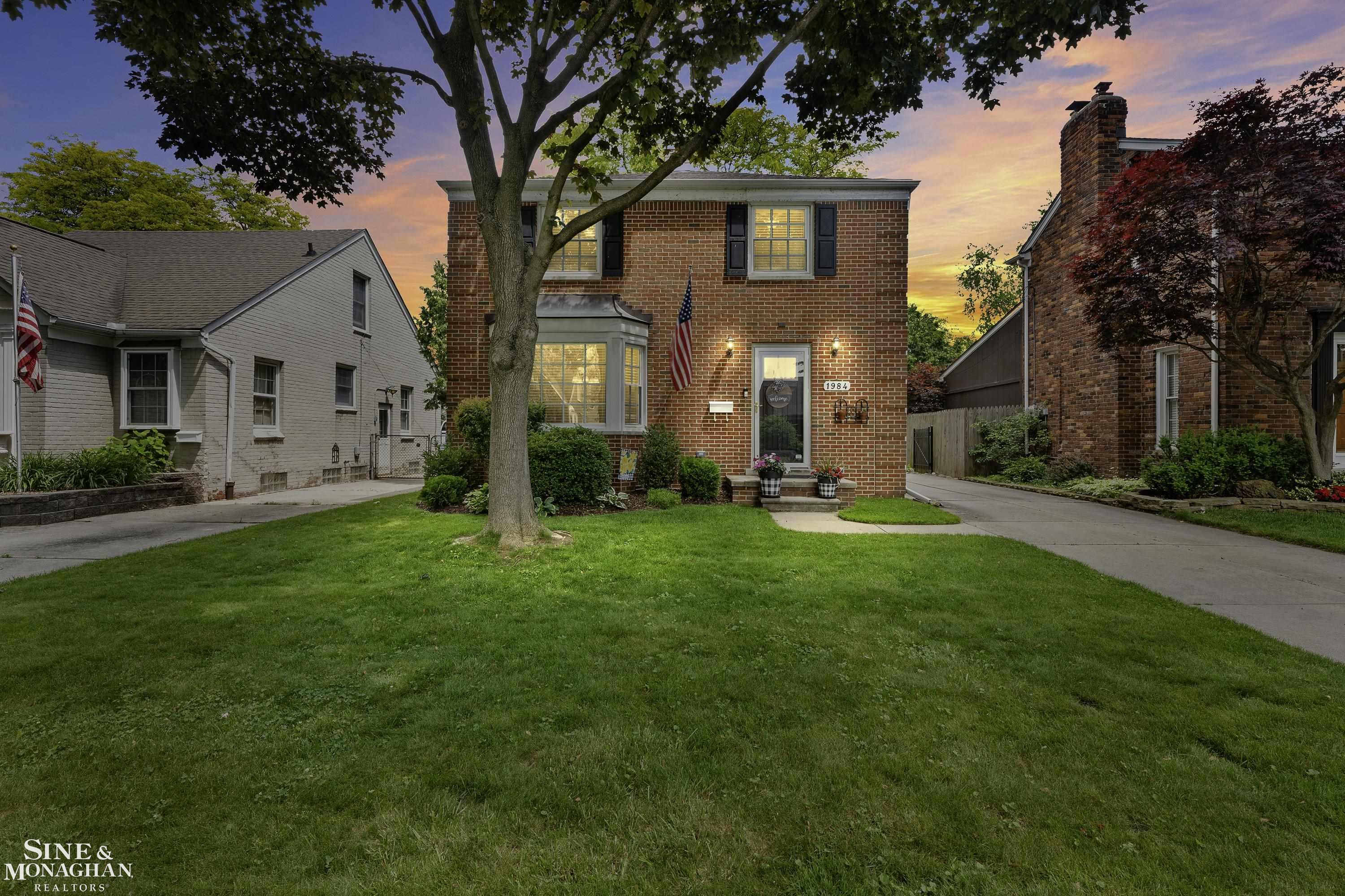 1984 Lancaster Street Grosse Pointe, MI 48236 - Photo 29 of 33 50177892-b6392d42-d32d-45c1-9397-82956b89a3ce.JPG