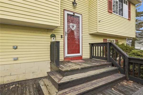 $189,900 | 6954 Academy Lane, Lockport Town, NY 14094