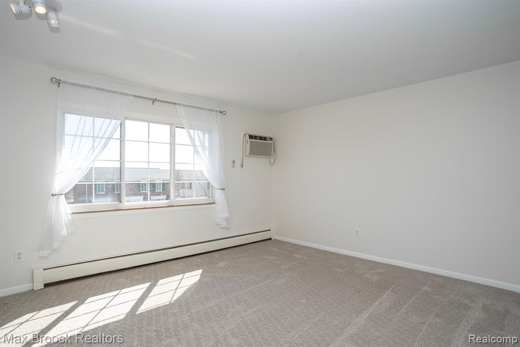 421 Miller Avenue Rochester, MI 48307 - Photo 12 of 20