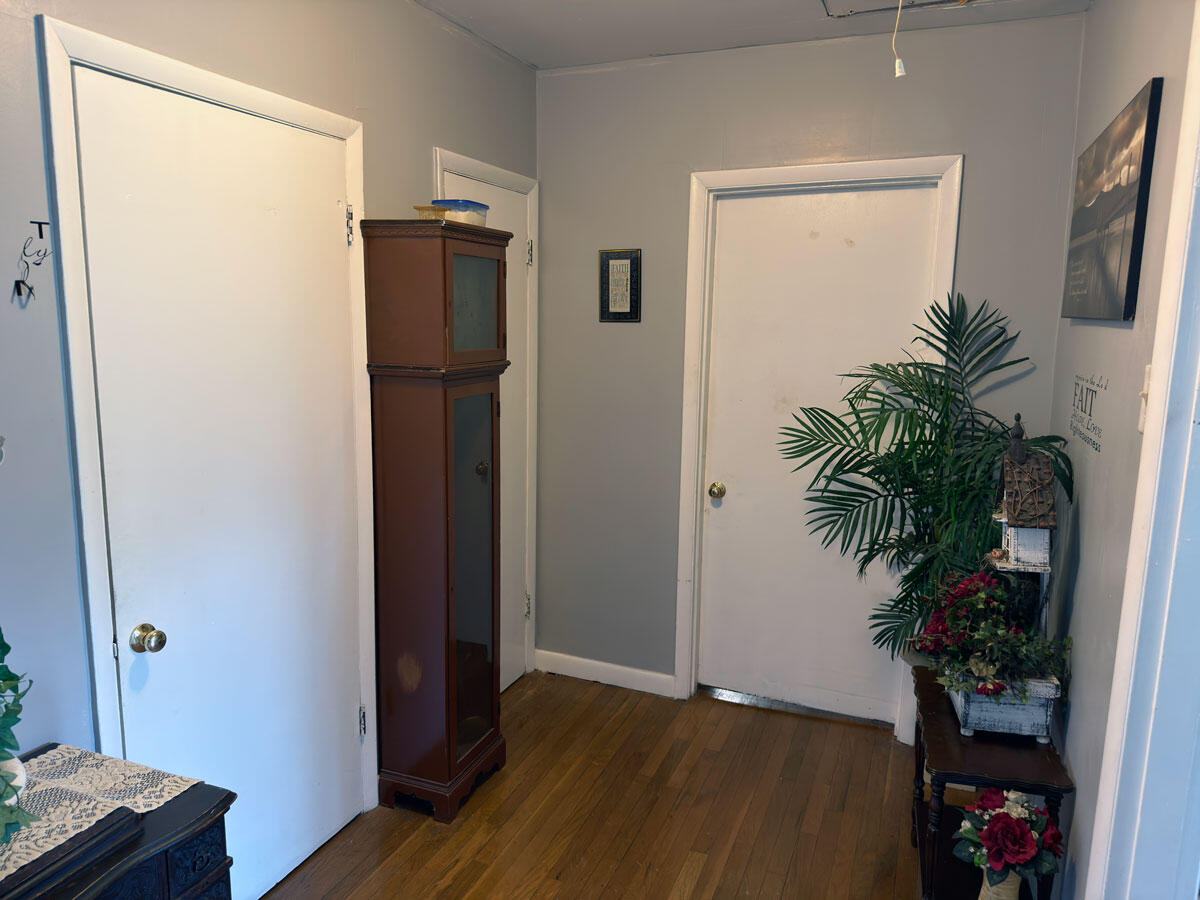 1100 Keene Road Nicholasville, KY 40356 - Photo 15 of 26 Hallway