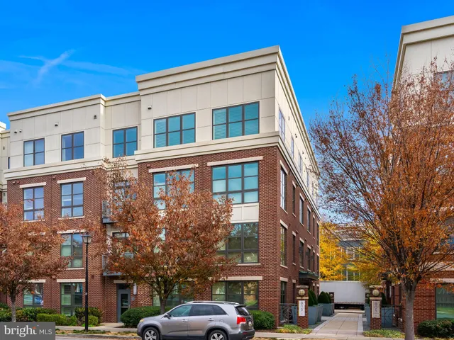 $3,250 | 815 North Patrick Street, Unit 402, Alexandria, VA 22314